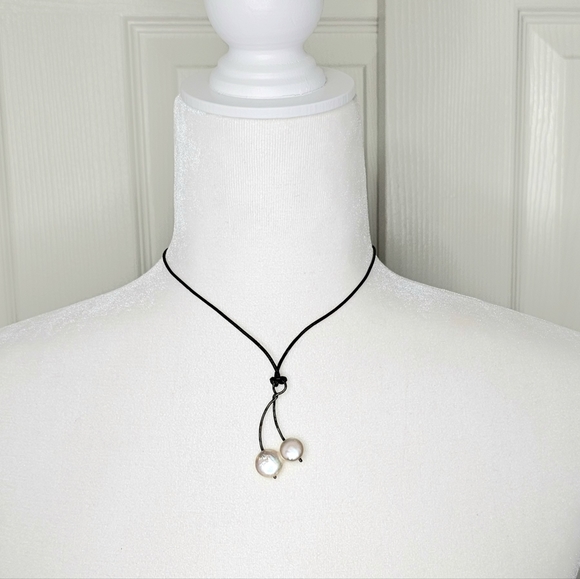 Boho Brown leather chord, mother of peal, adjustable Necklace - Picture 2 of 4